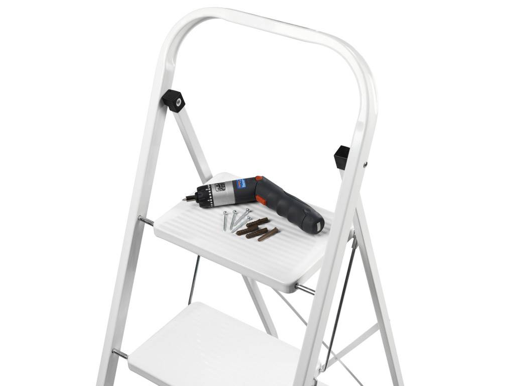 3 TREAD STEP LADDER XSP00000029